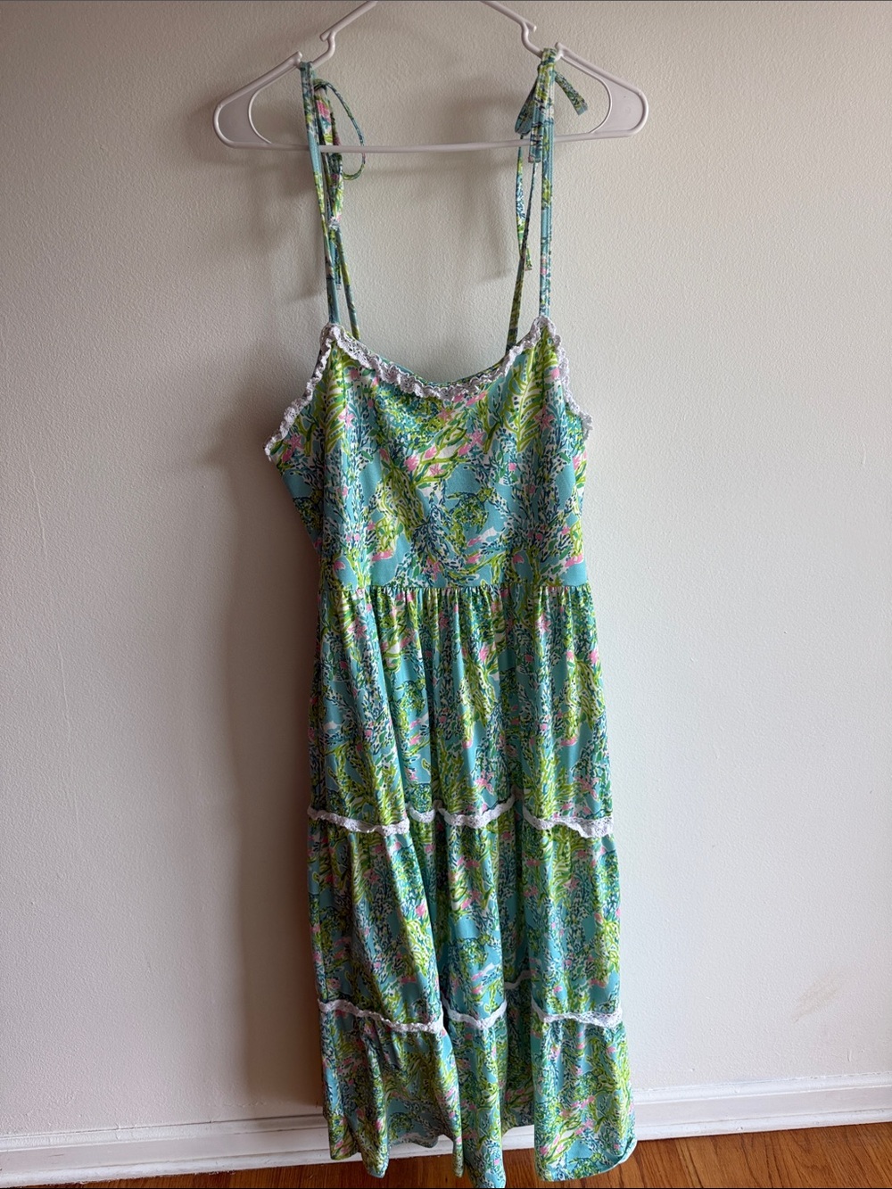 Sleeveless Green Floral Tie-Shoulder Sundress